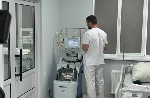 Нові операційні, центри ментального здоров'я, трансплантація та реабілітація: як лікарні Дніпра тримають тил