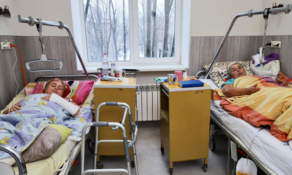 Нові операційні, центри ментального здоров'я, трансплантація та реабілітація: як лікарні Дніпра тримають тил