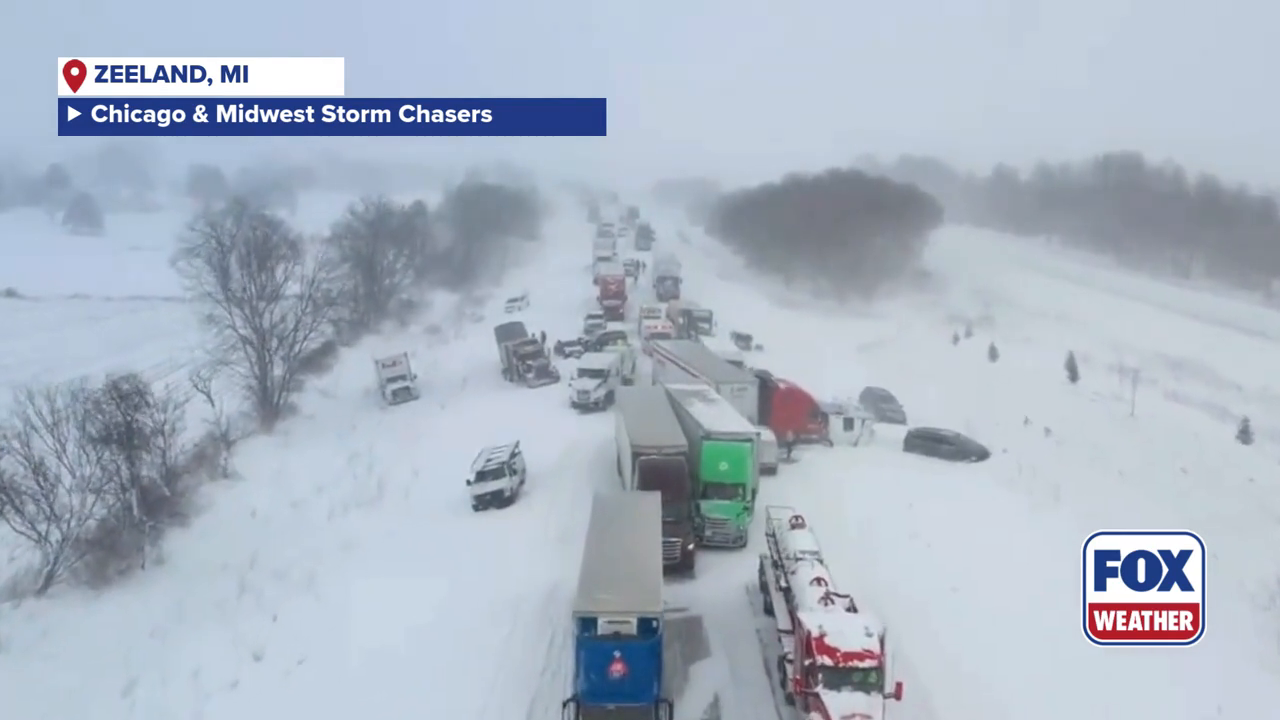 В США из-за снегопада столкнулись более 100 авто: есть пострадавшие. Видео