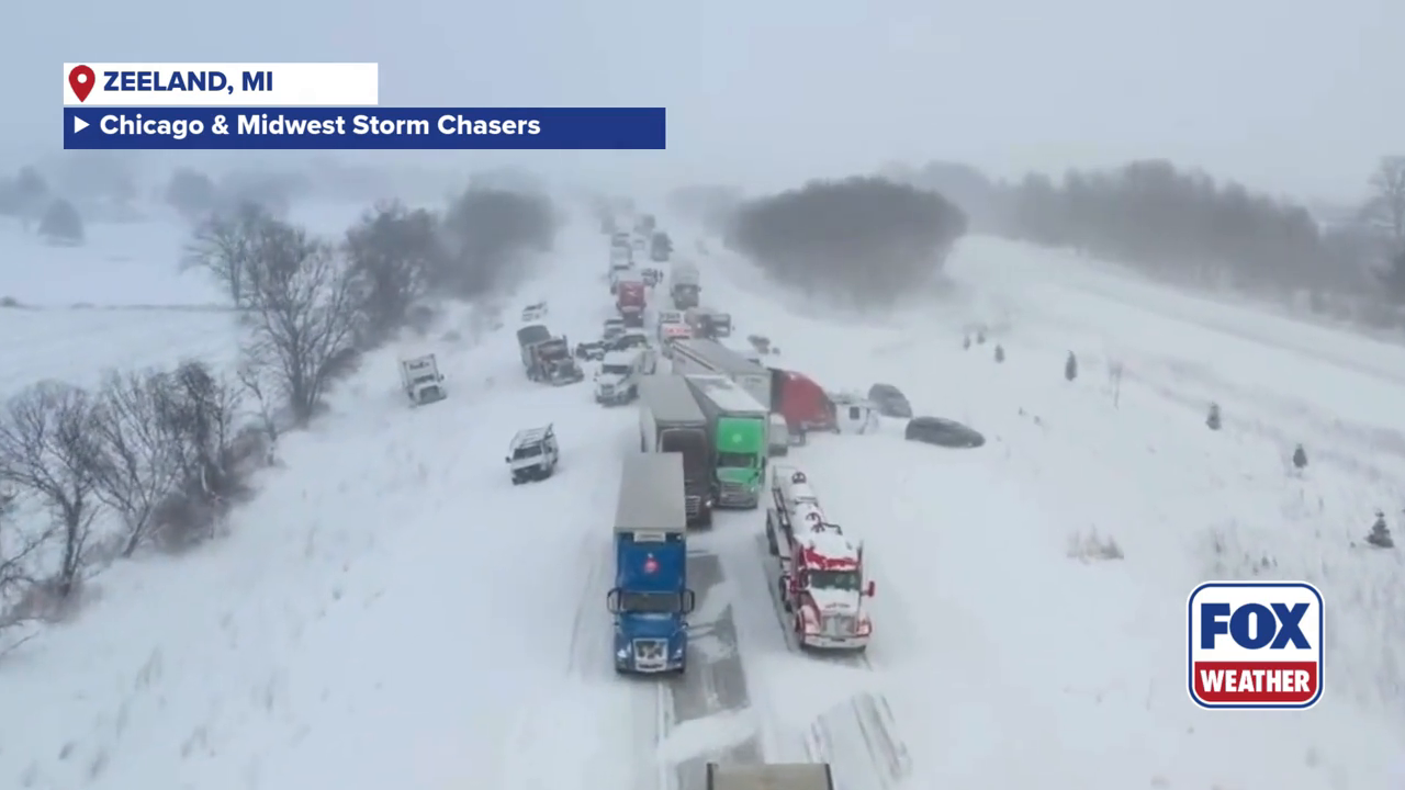 В США из-за снегопада столкнулись более 100 авто: есть пострадавшие. Видео