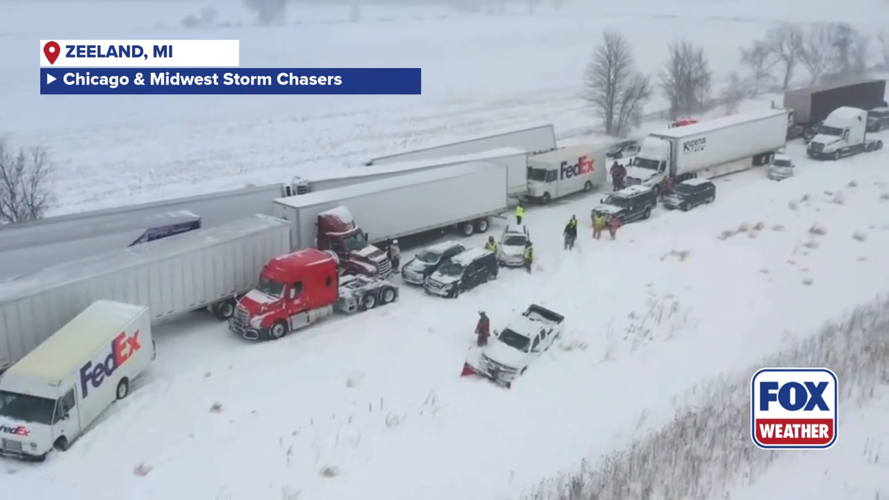 В США из-за снегопада столкнулись более 100 авто: есть пострадавшие. Видео