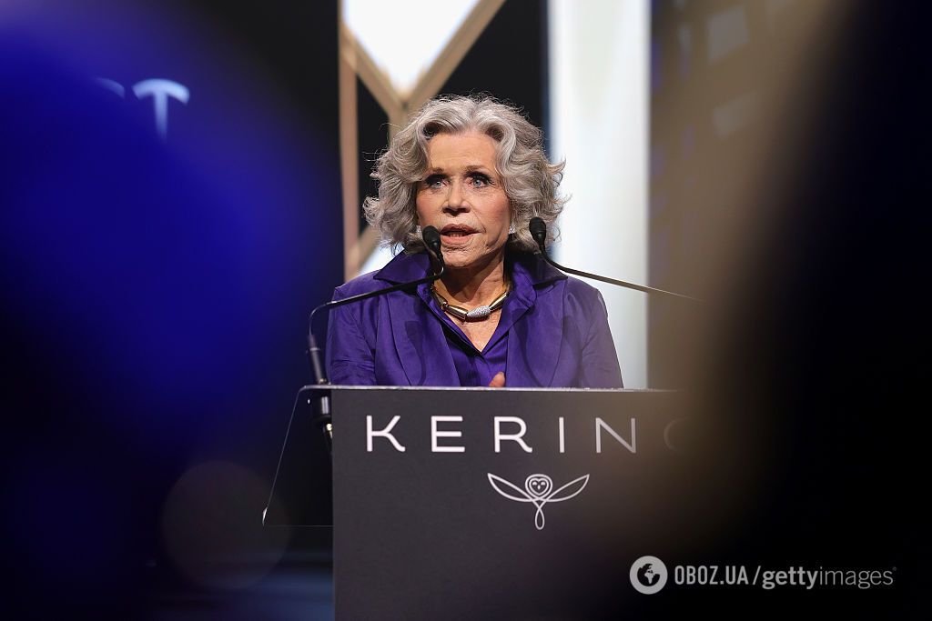 Гламурна навіть на кріслі колісному: 88-річна Джейн Фонда вразила мережу своїм виглядом на тлі тривожних чуток про здоровʼя