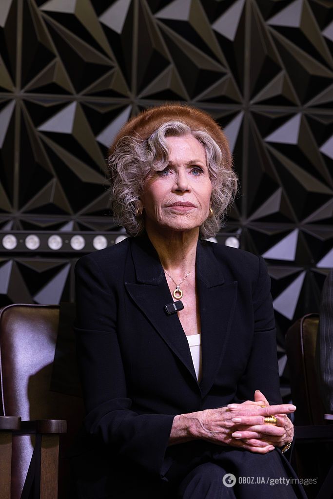 Гламурна навіть на кріслі колісному: 88-річна Джейн Фонда вразила мережу своїм виглядом на тлі тривожних чуток про здоровʼя