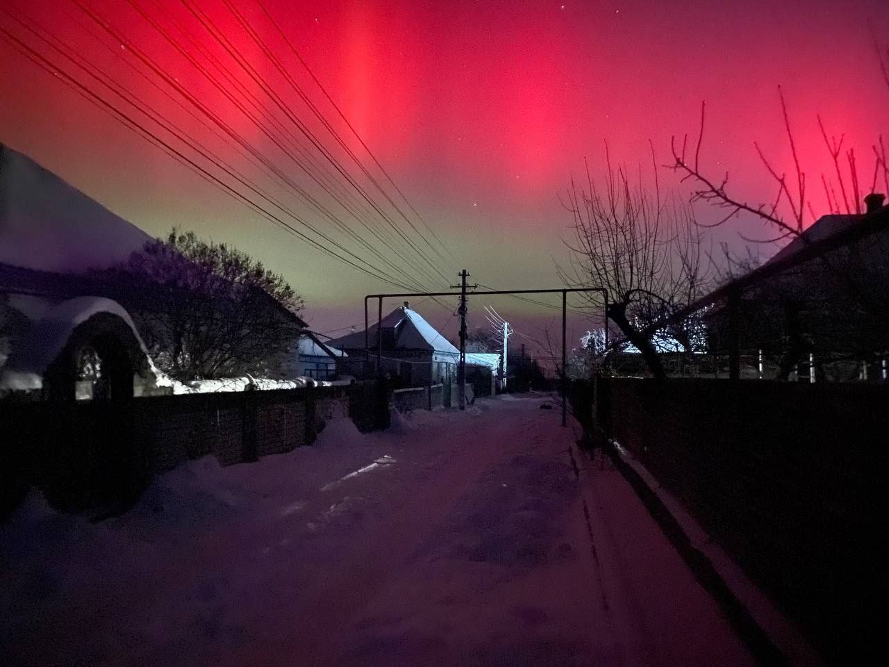 Над Україною фіксують полярне сяйво: що це за явище. Фото