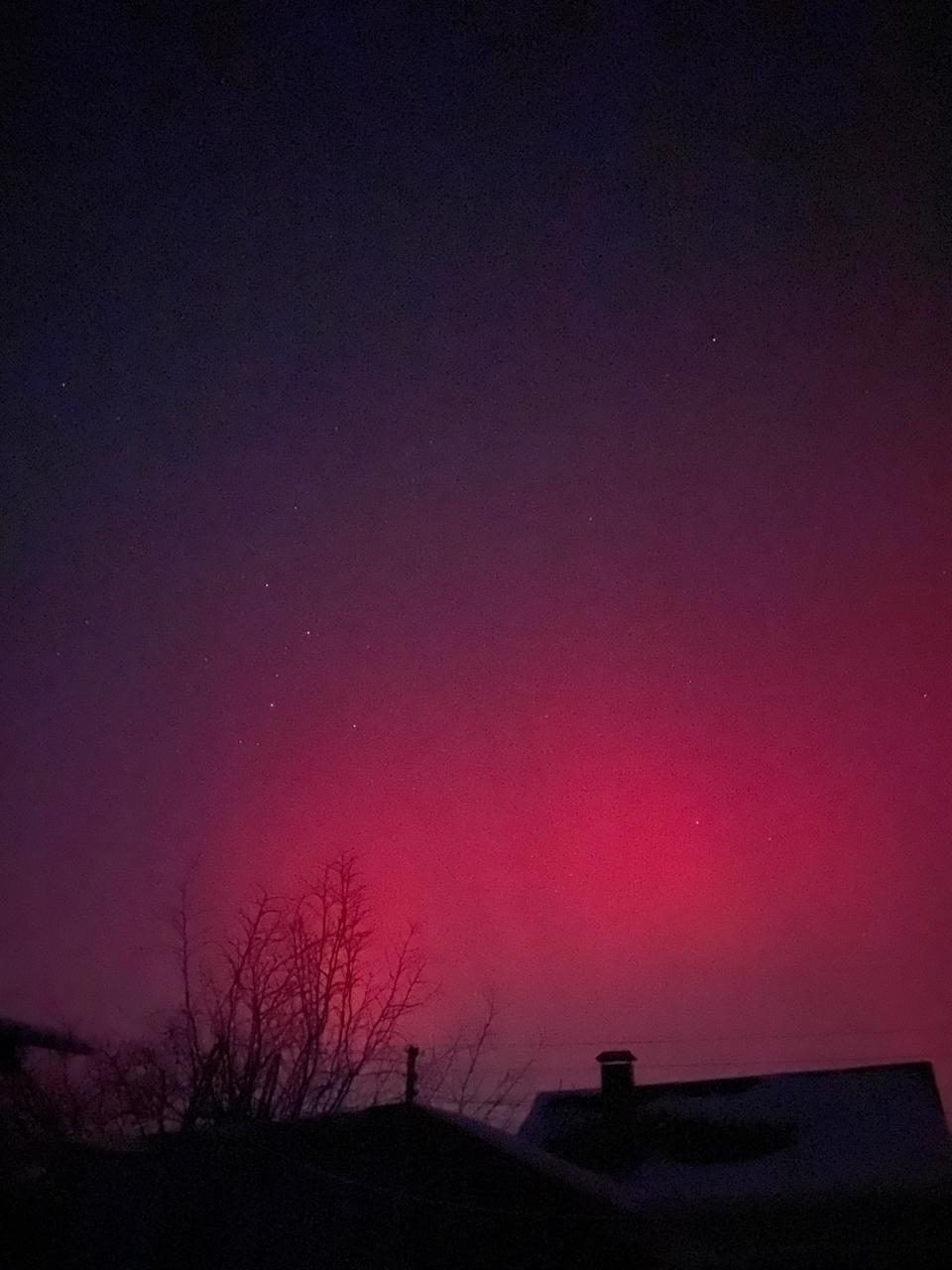 Над Україною фіксують полярне сяйво: що це за явище. Фото