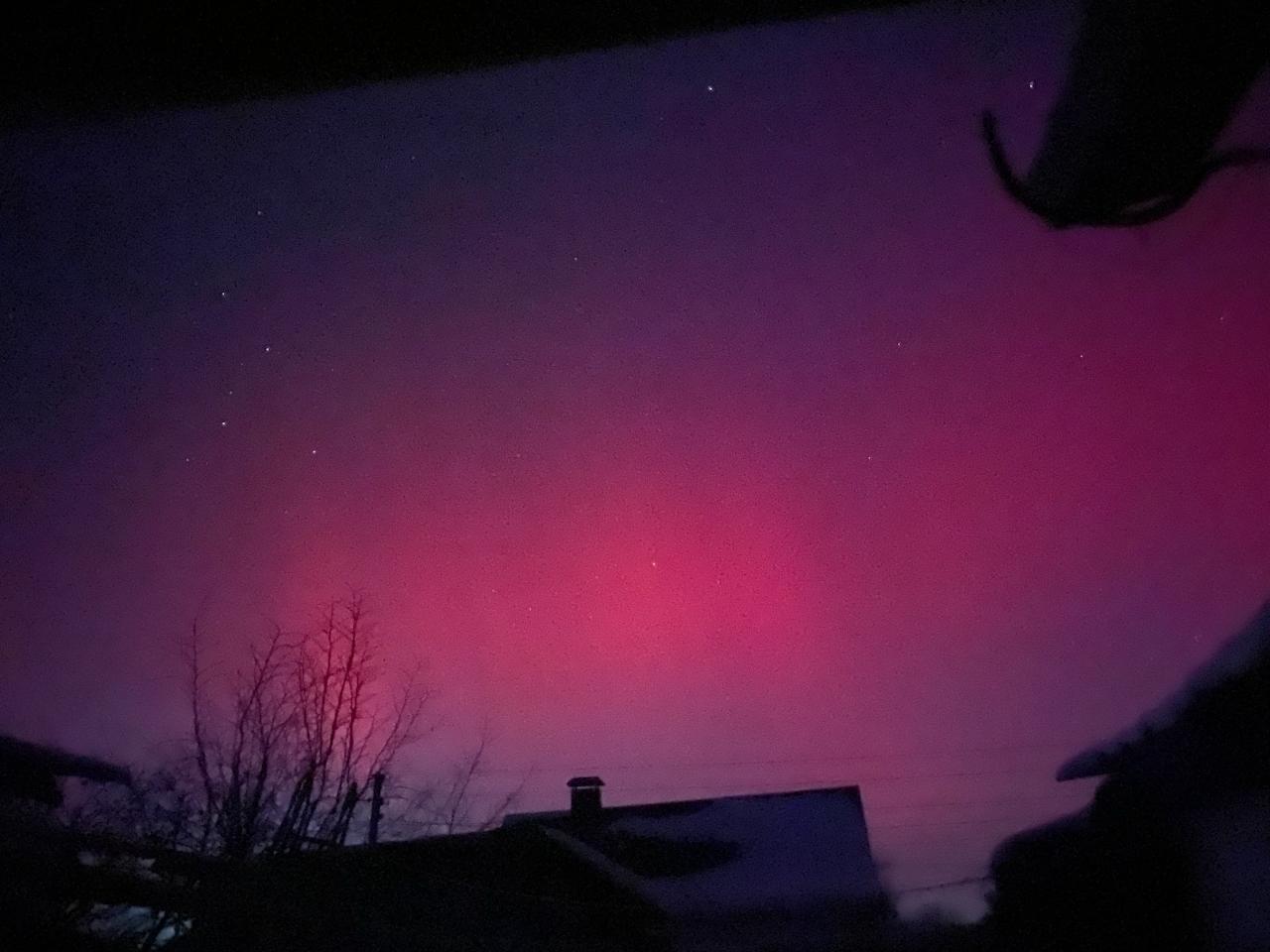 Над Україною фіксують полярне сяйво: що це за явище. Фото