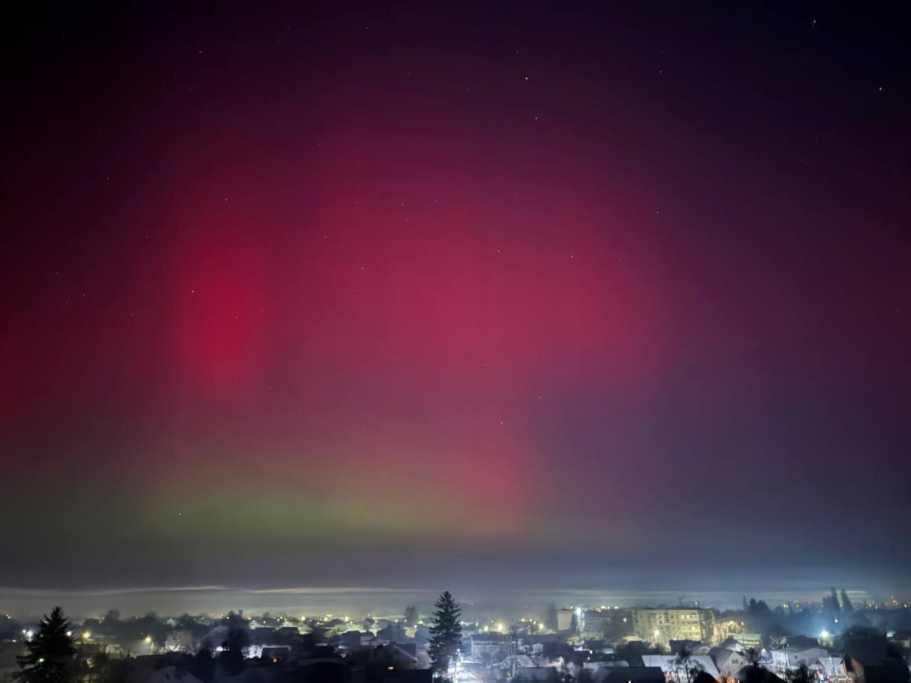 Над Україною фіксують полярне сяйво: що це за явище. Фото