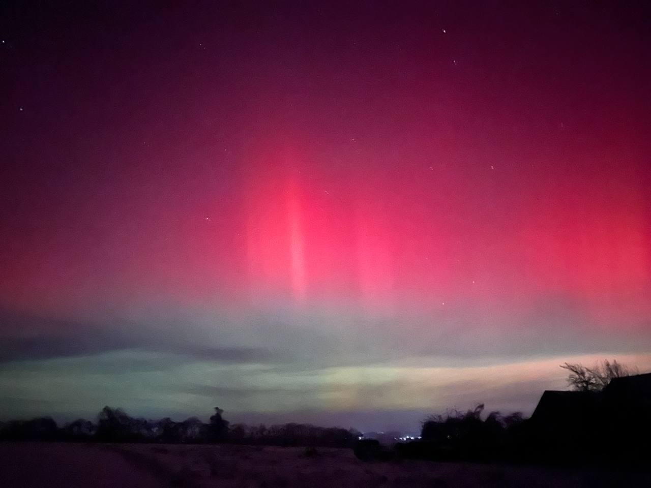 Над Україною фіксують полярне сяйво: що це за явище. Фото