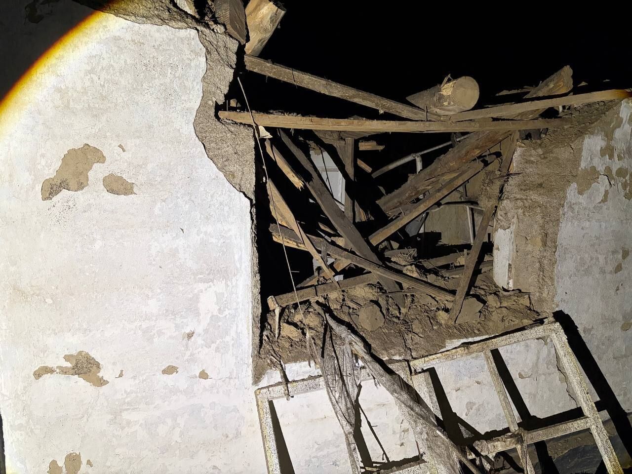 Окупанти вночі вдарили по Дніпру: сталась пожежа, є постраждалі