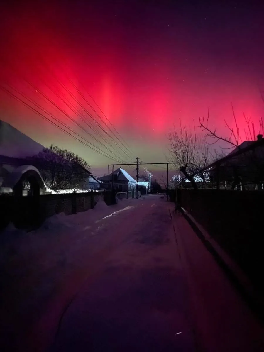 Над Україною другий день спостерігається полярне сяйво: що це за явище. Фото та відео