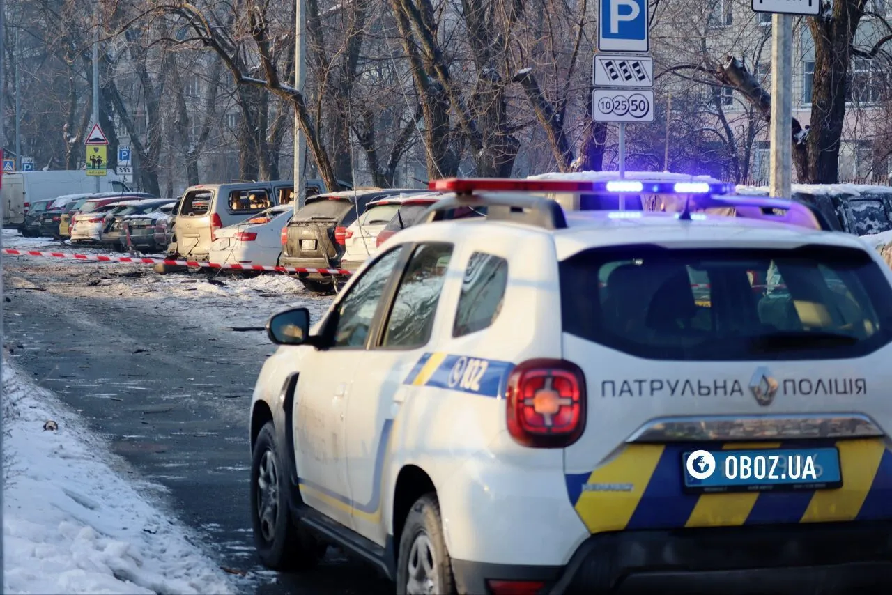 Дрон вибухнув у повітрі, пошкоджено школу: наслідки обстрілу РФ на Русанівці в Києві. Фото та відео