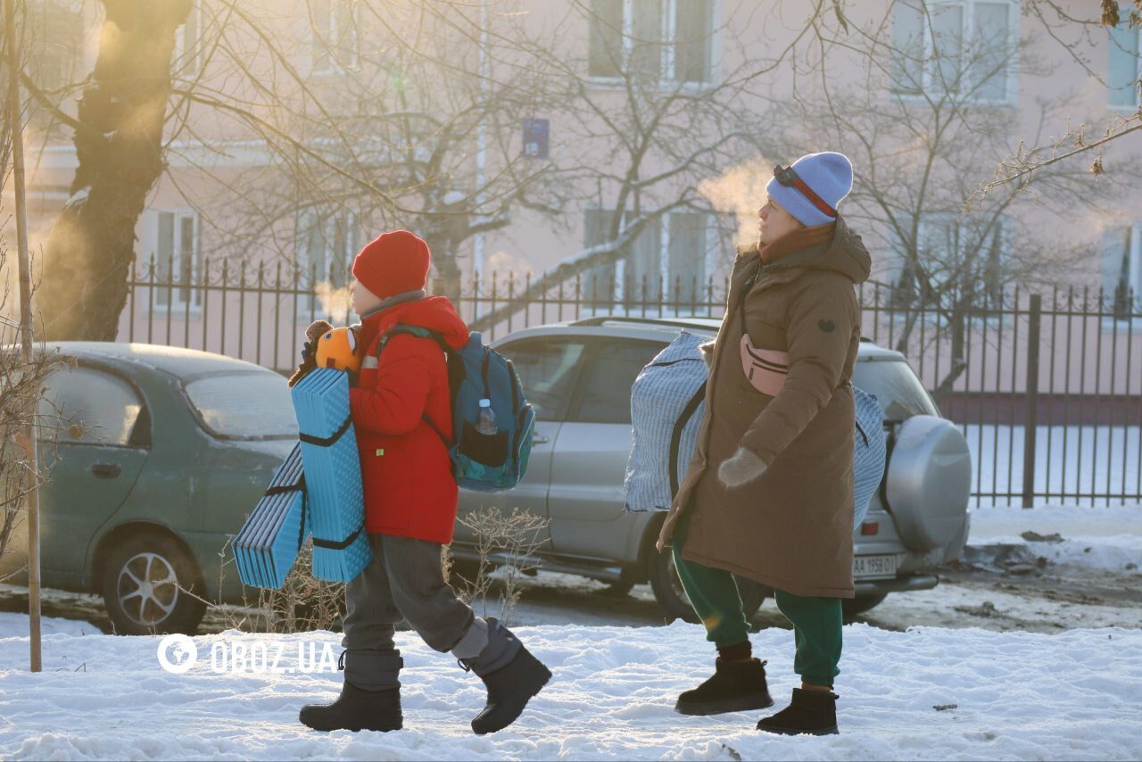 Дрон вибухнув у повітрі, пошкоджено школу: наслідки обстрілу РФ на Русанівці в Києві. Фото та відео