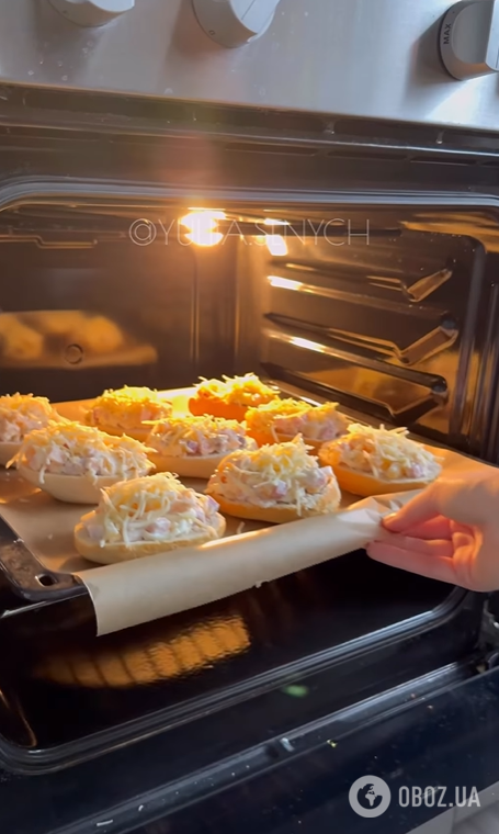 Ситні гарячі бутерброди в духовці: як приготувати швидкий перекус