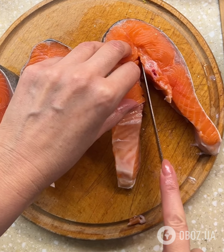 Как вкусно приготовить красную рыбу в духовке: добавьте пикантный соус и апельсин