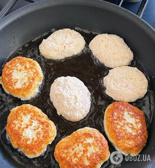 Що додати у фарш для курячих котлет, щоб вони були соковитими та м'якими: лише один інгредієнт