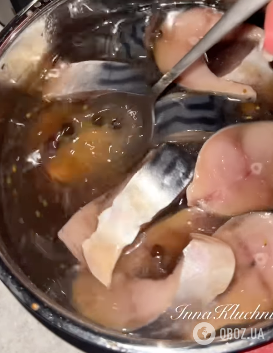 Как вкусно замариновать скумбрию: самый легкий рецепт