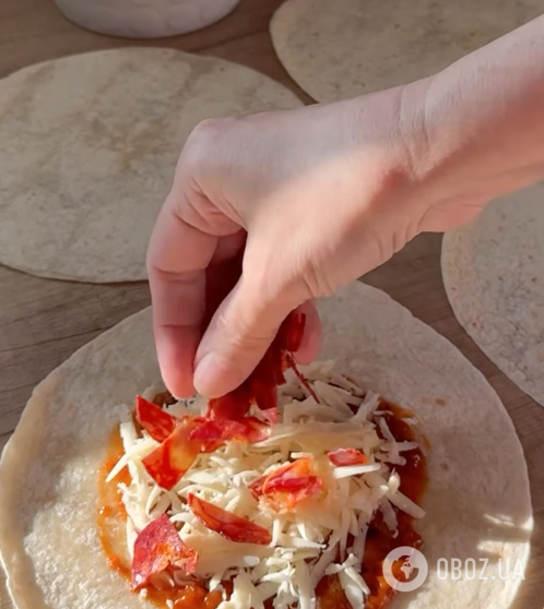 Лінивий пиріг із лаваша з сиром і ковбасою: легкий рецепт ситної страви