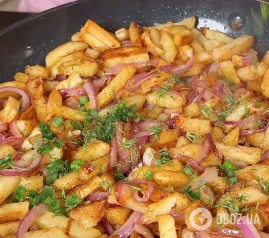 Що додати на дно сковорідки, щоб картопля не горіла і не прилипала: ділимося секретами приготування