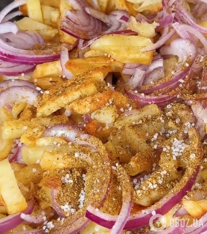 Що додати на дно сковорідки, щоб картопля не горіла і не прилипала: ділимося секретами приготування