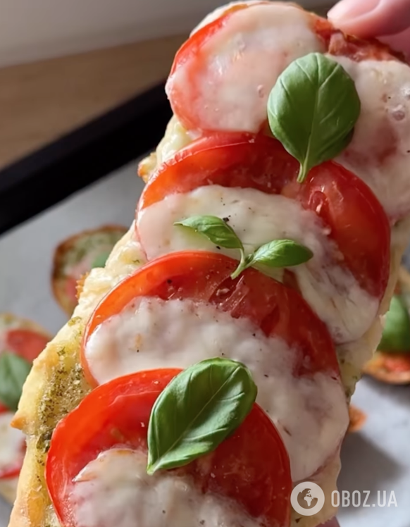 Горячие бутерброды "Капрезе" для перекуса: делимся рецептом очень вкусного блюда для перекуса