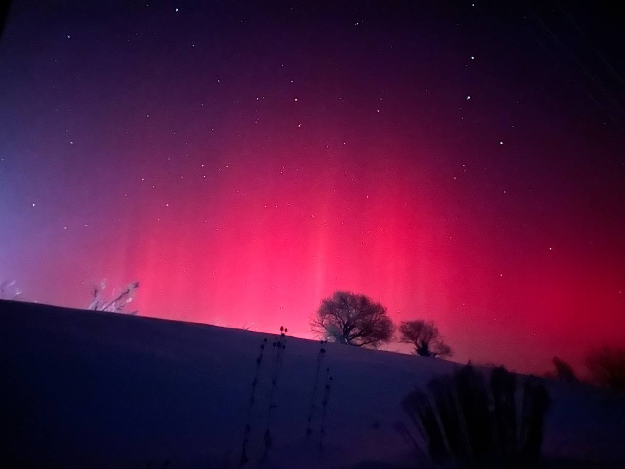 Полярне сяйво в Україні викликала екстремальна магнітна буря: деталі та видовищні фото