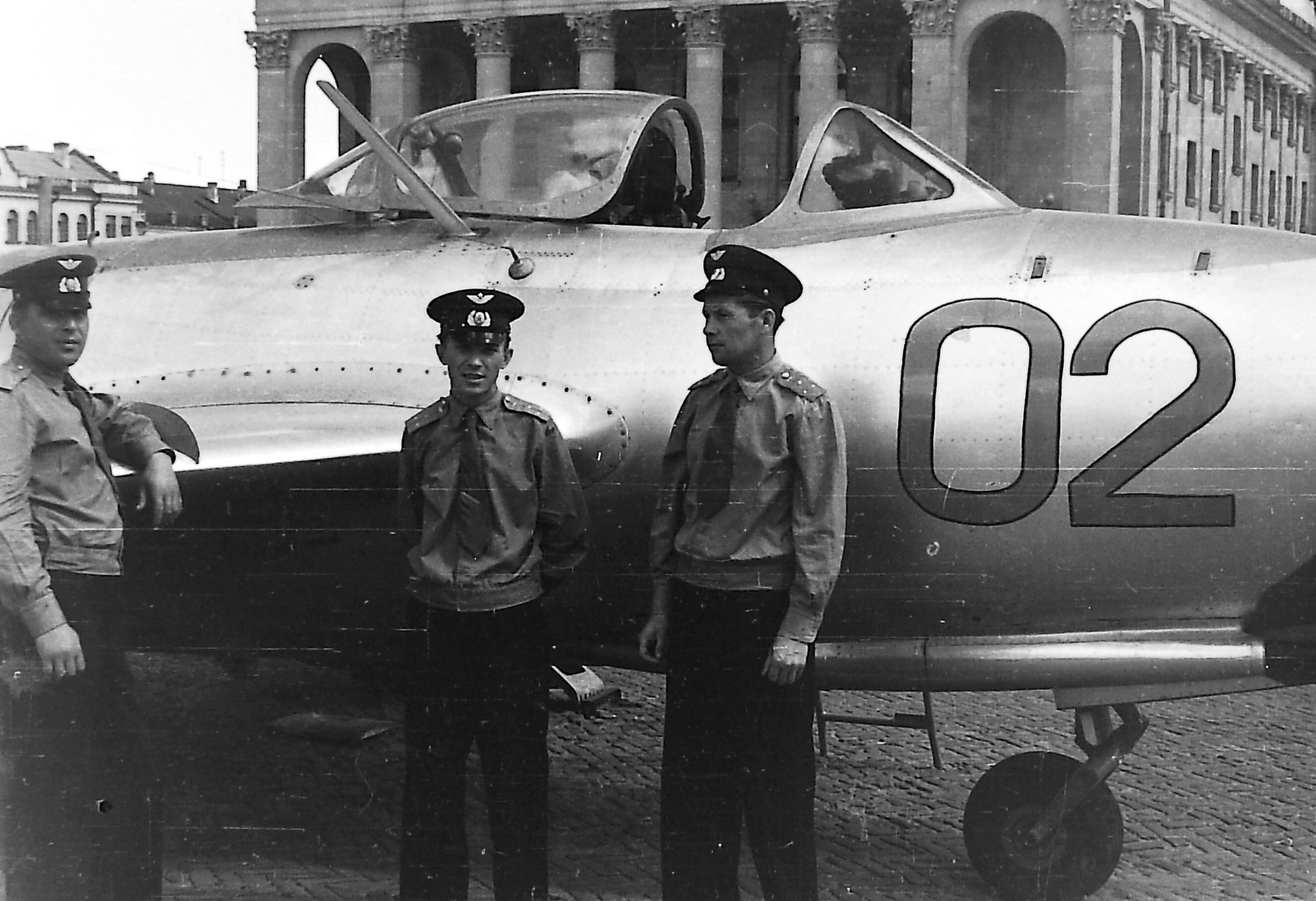 Чернігів у 60-х: у мережі показали День авіації у місті