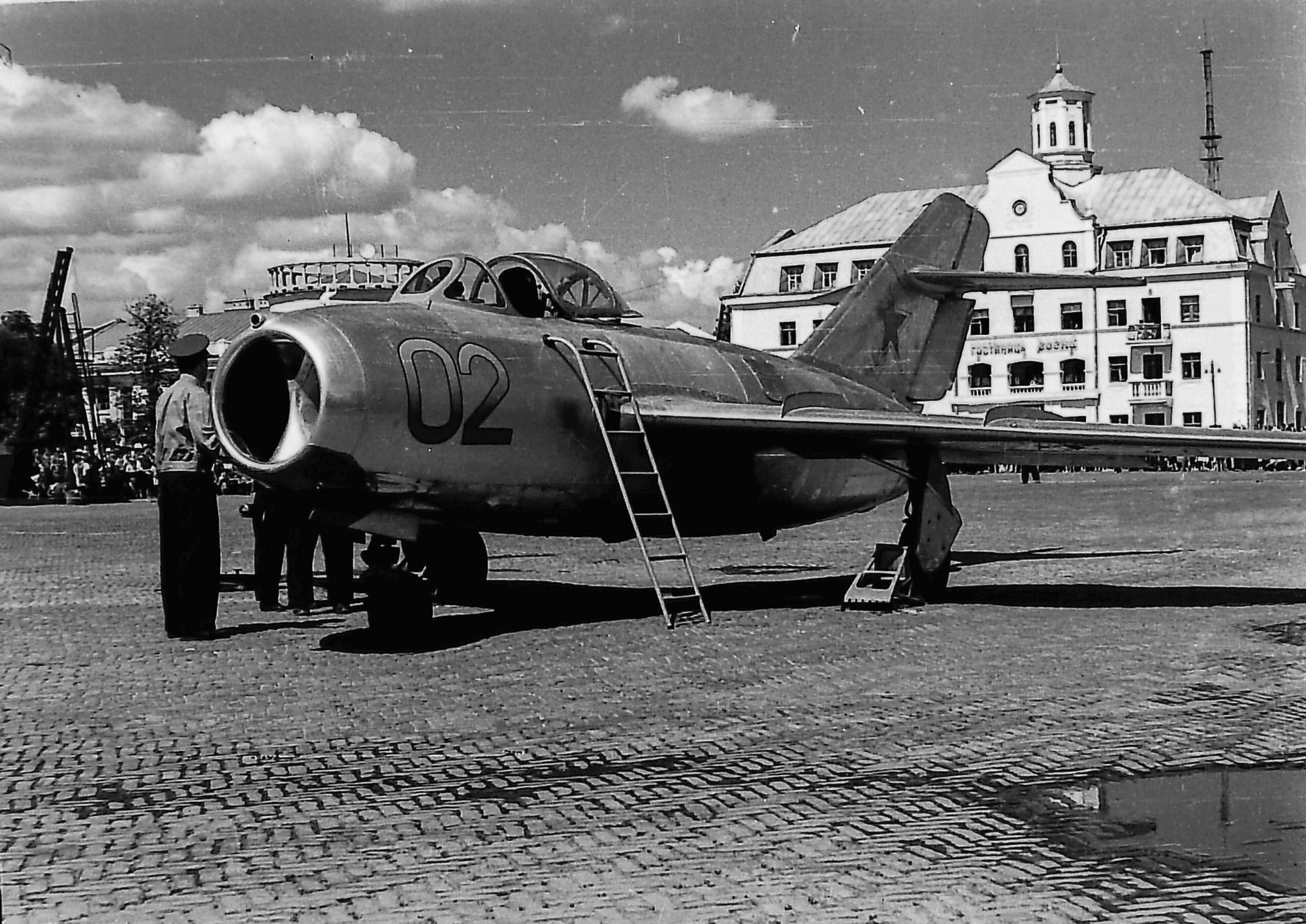 Чернігів у 60-х: у мережі показали День авіації у місті
