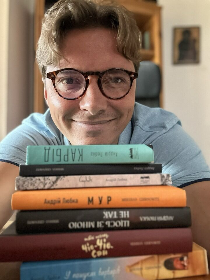 "Если хотим победить, то служить должны все". Писатель Андрей Любка, который передал на фронт 415 авто, решил мобилизоваться