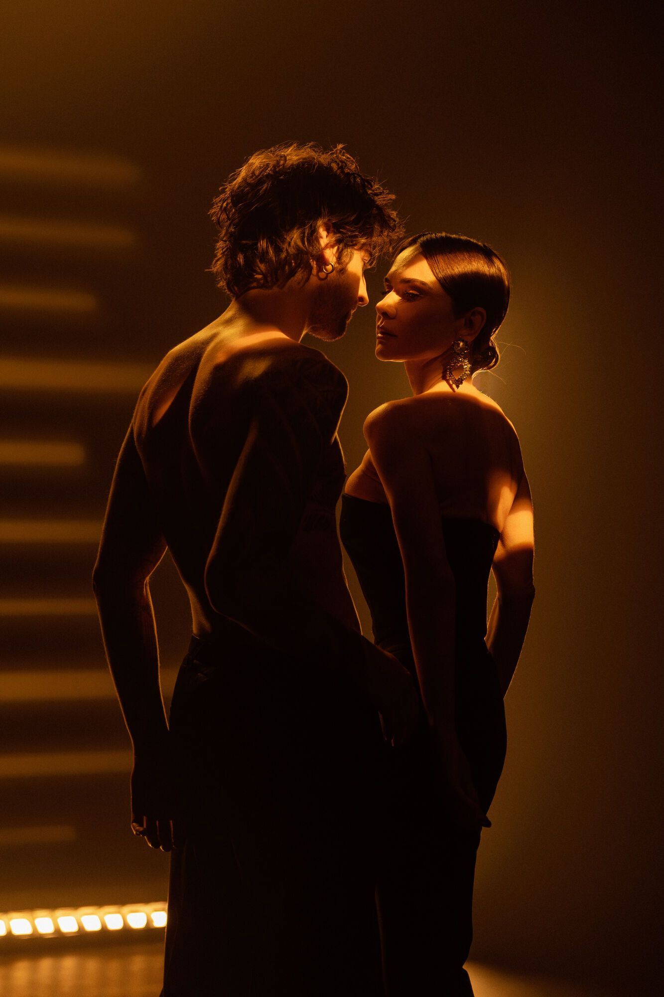 "В обіймах": Володимир Дантес презентував саундтрек до еротичного трилеру "Всі відтінки спокуси"