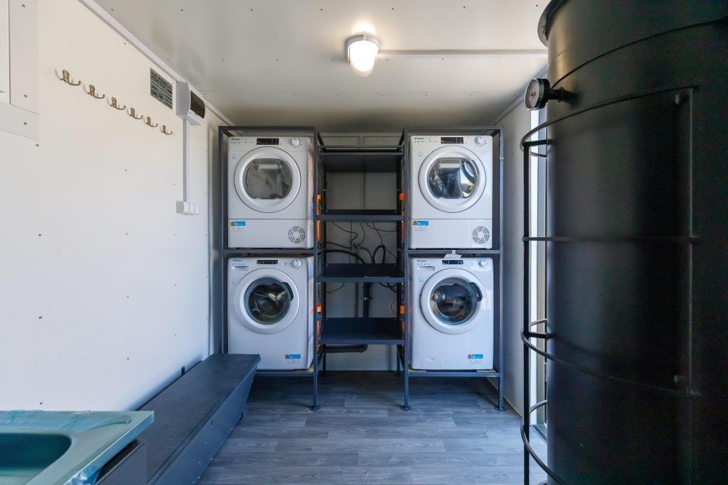 Порошенко передав військовим ще 10 прально-душових комплексів