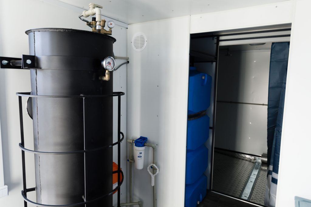 Порошенко передав військовим ще 10 прально-душових комплексів