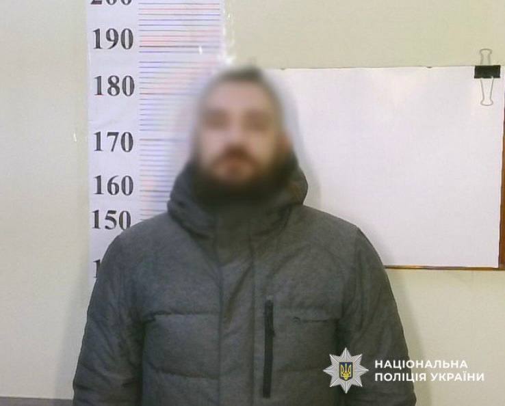 В Киеве пассажир ударил ножом в лицо водителя трамвая за просьбу выйти на конечной. Подробности и фото