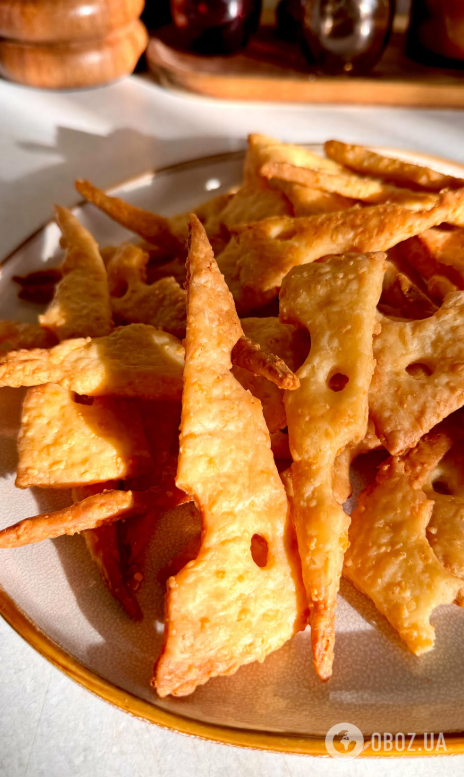 Як приготувати смачний сирний крекер в домашніх умовах: всього чотири інгредієнти