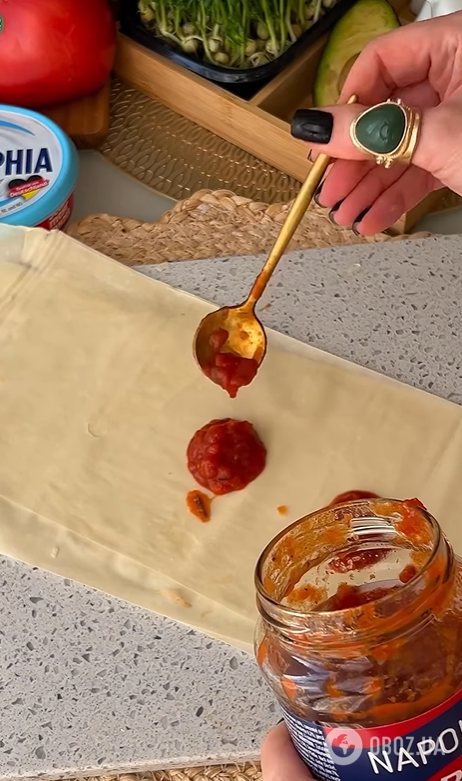 Ліниві рулетики з тіста філо: додайте всередину багато сиру та м'ясо