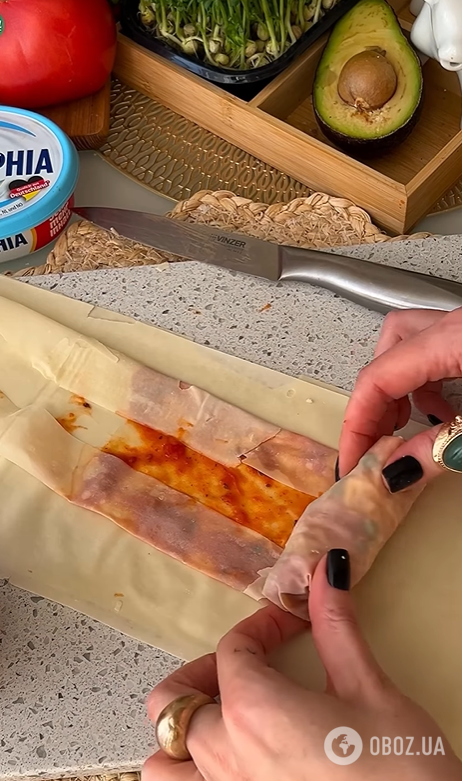 Ліниві рулетики з тіста філо: додайте всередину багато сиру та м'ясо