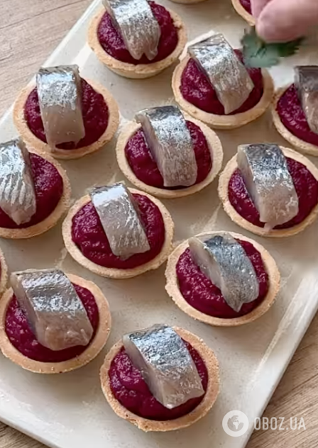 Полезная и вкусная закуска из свеклы и сельди: самый простой рецепт блюда на скорую руку