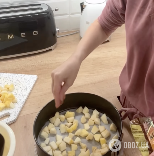 Пышная домашняя "Шарлотка": самый простой и быстрый рецепт домашнего десерта