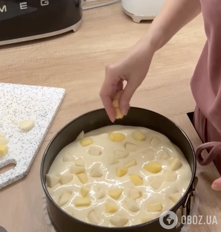 Пышная домашняя "Шарлотка": самый простой и быстрый рецепт домашнего десерта