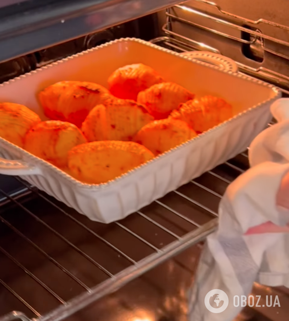 Запечена картопля з грибним соусом: рецепт страви для всієї родини