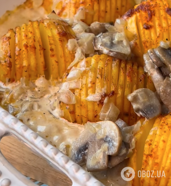 Запечена картопля з грибним соусом: рецепт страви для всієї родини