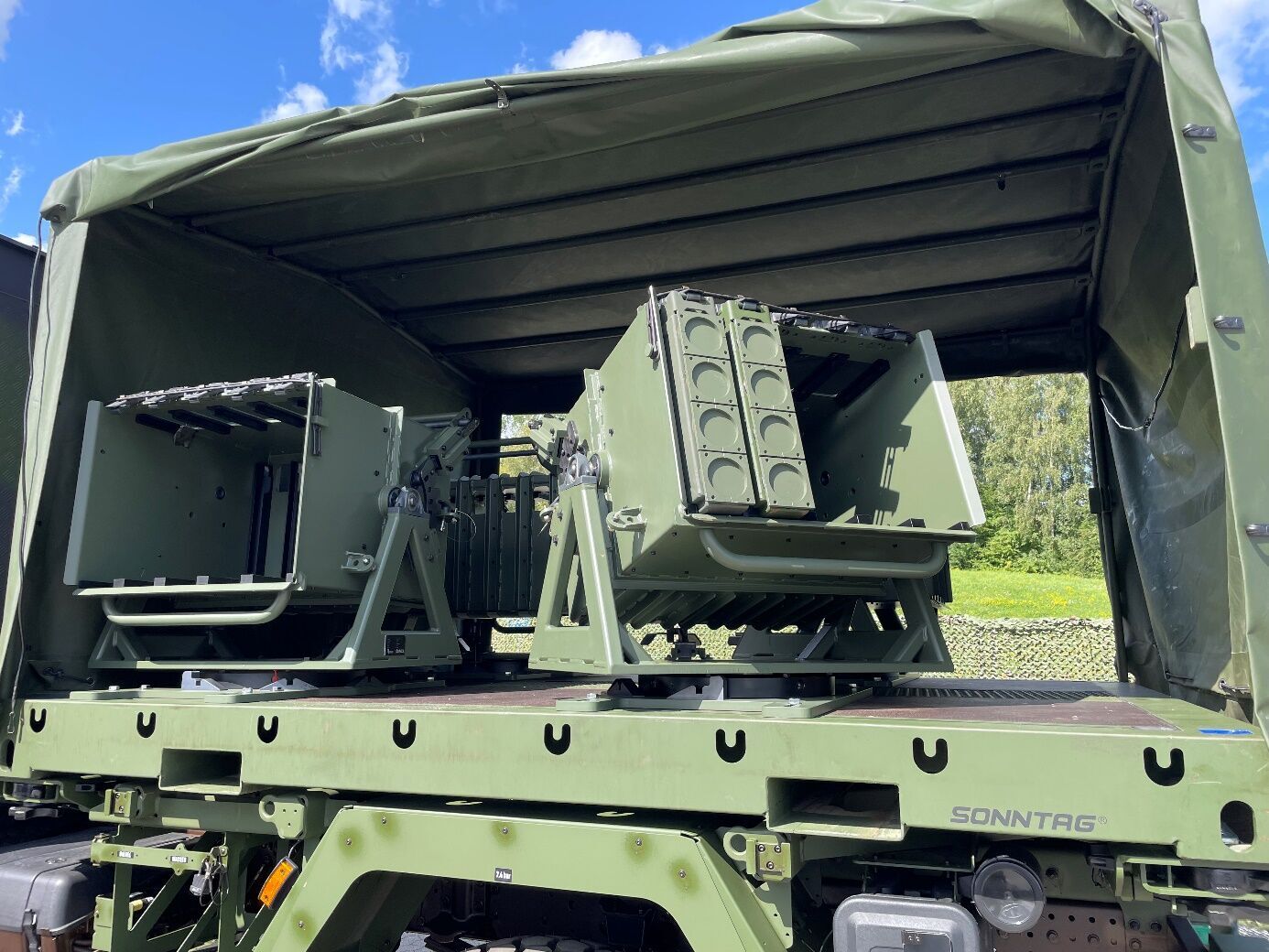 Готується зупиняти російські танки? Німеччина планує замовити системи дистанційного мінування на гусеничному БТР. Фото, відео