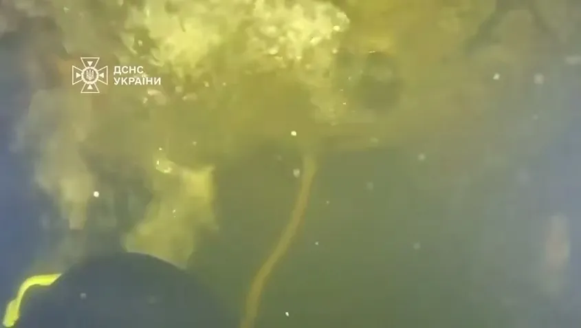 У крижаній воді та в мороз до -15°C: водолази ДСНС провели унікальну спецоперацію з відновлення ТЕЦ у Києві. Відео