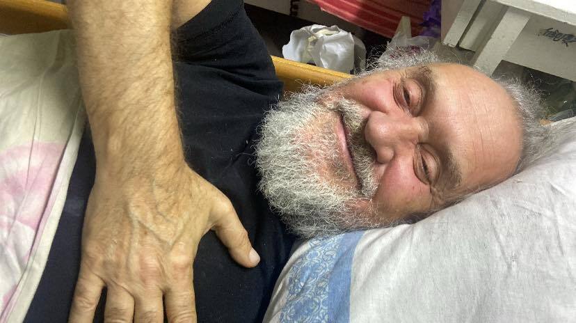 "Хвороба мене дуже змінила". Казкар Сашко Лірник, який пережив інсульт, – про день народження в лікарні, період життя у Росії та сварки з Іриною Фаріон