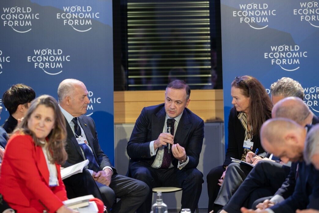 "Возвращаемся домой с договоренностями о новом пакете ПВО": Зеленский подвел итоги поездки на форум в Давос. Видео