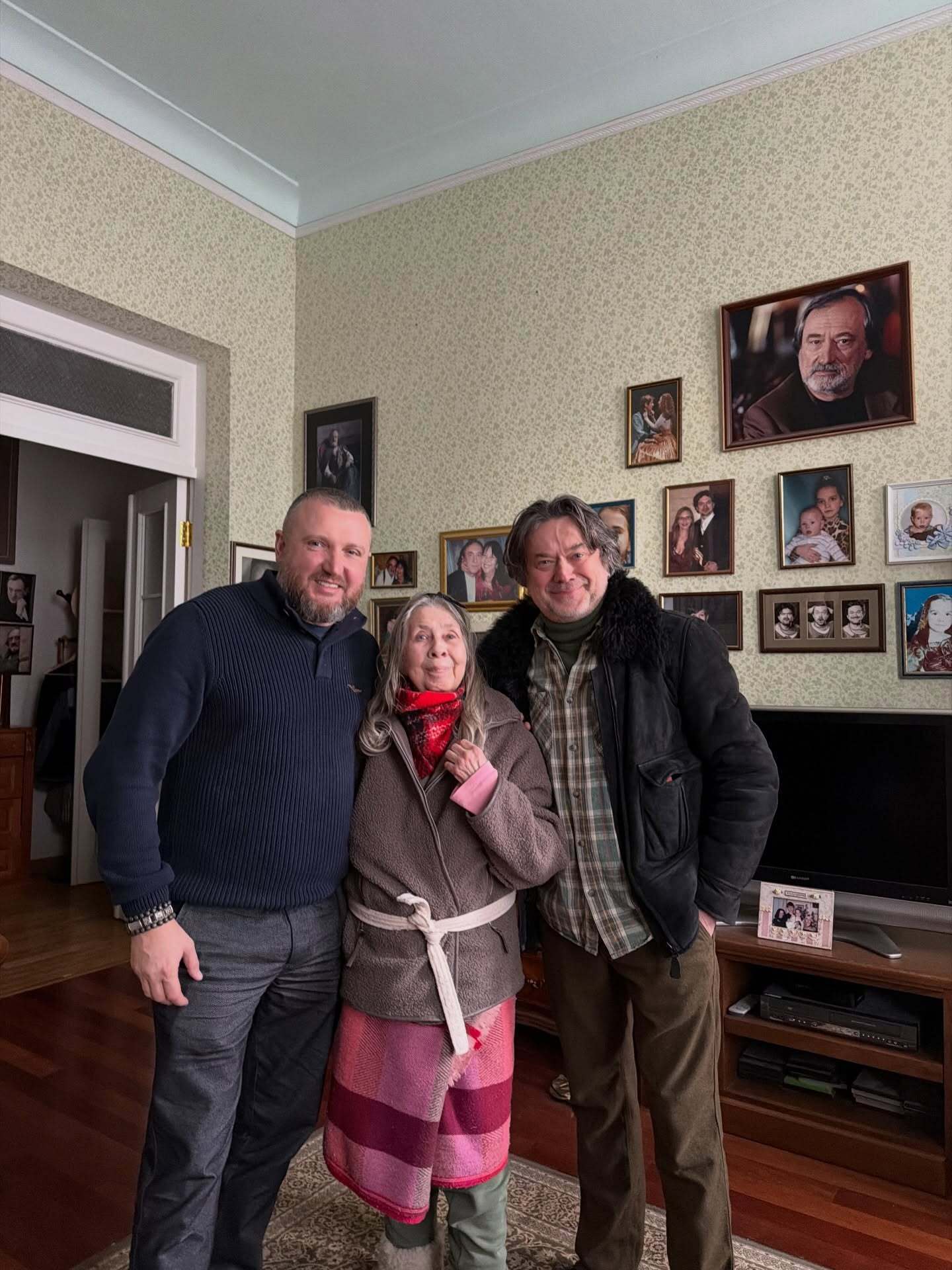 "Не сказала жодного слова скарги!" 83-річна вдова Богдана Ступки вразила стійкістю після двох діб у холоді та темряві