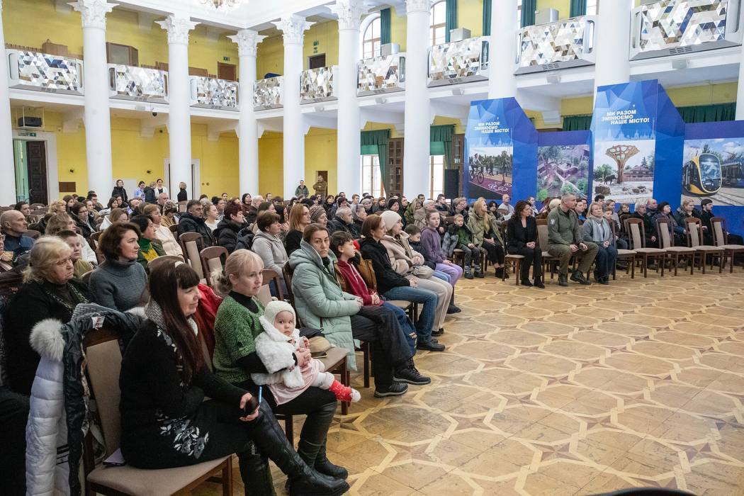 "Їхні імена назавжди в історії": Кличко у День Соборності зустрівся із родинами загиблих захисників України. Фото