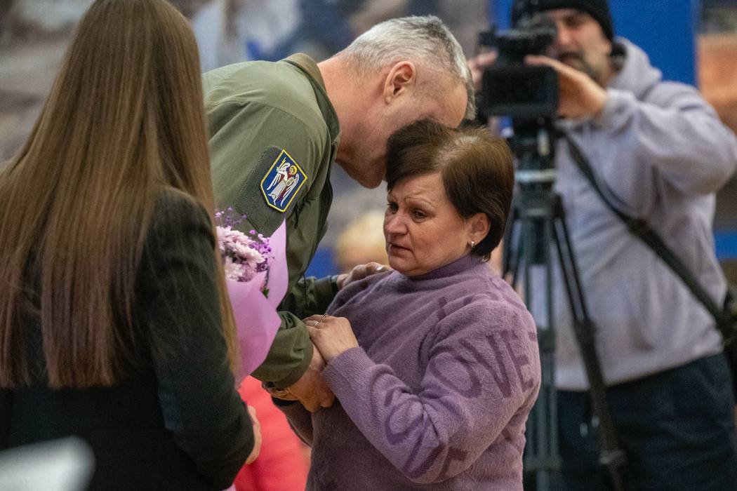 "Їхні імена назавжди в історії": Кличко у День Соборності зустрівся із родинами загиблих захисників України. Фото