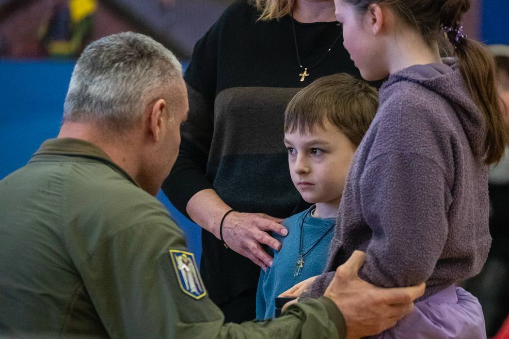 "Їхні імена назавжди в історії": Кличко у День Соборності зустрівся із родинами загиблих захисників України. Фото