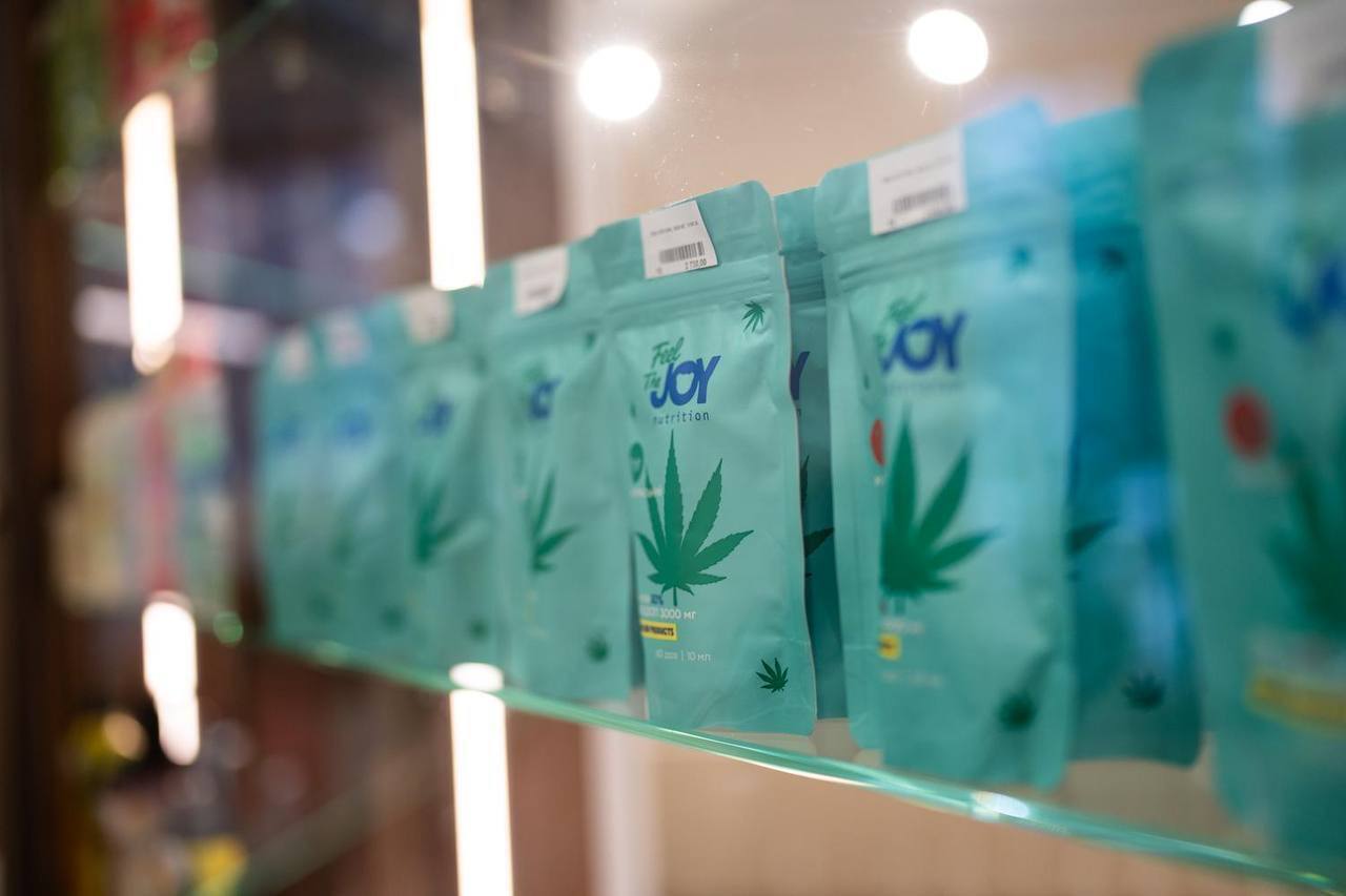 Образовательное пространство и современная фармация. В Киеве открыли первую CBD-аптеку PHARMATAC