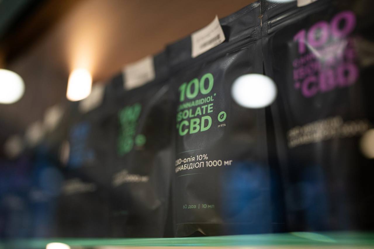 Образовательное пространство и современная фармация. В Киеве открыли первую CBD-аптеку PHARMATAC